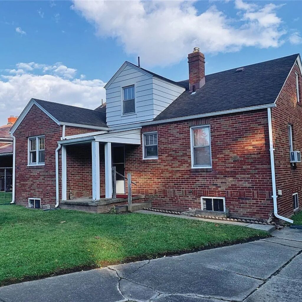 2249 Ridgelawn